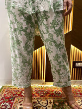 Load image into Gallery viewer, Chikankari Mul Cotton Co-ord Set